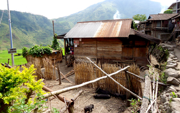 Kalinga-hut-in-Dananao-village